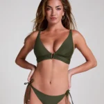 Bikini Oliva Nudo Beach