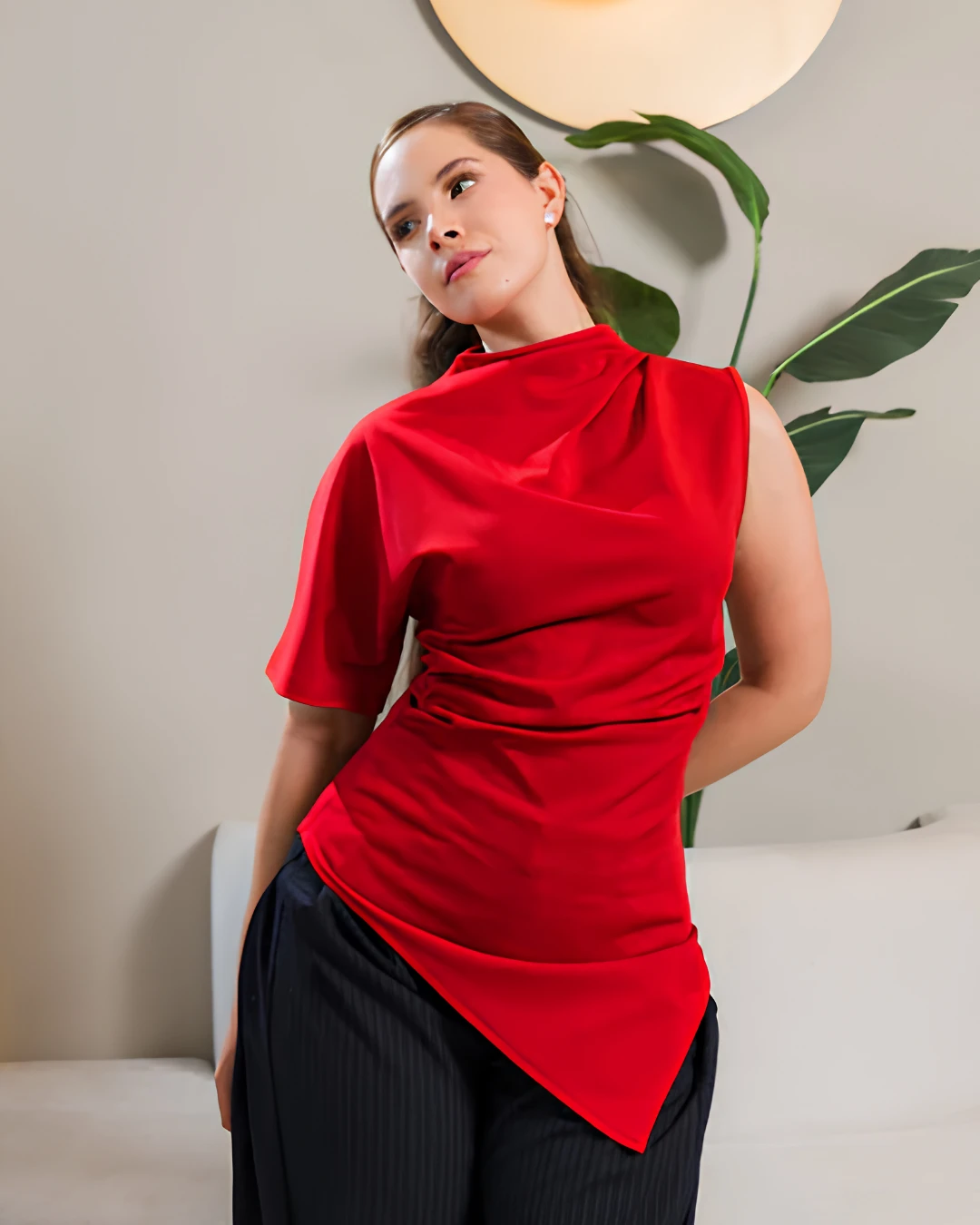 BLU104 Blusa Roja Asimétrica Statement - Imagen 1